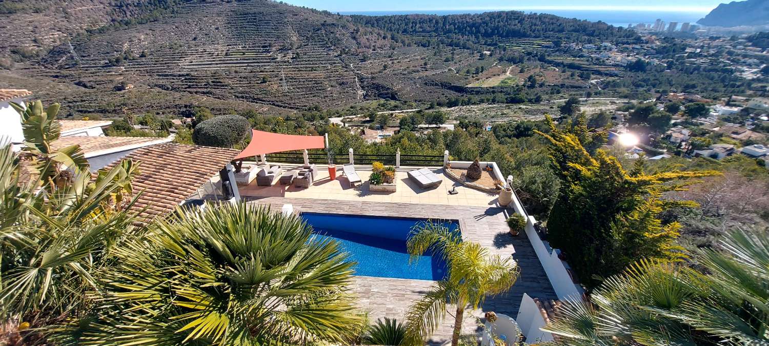 Villa mit herrlichem Panoramablick auf das Meer, den Ifach-Felsen und Calpe.