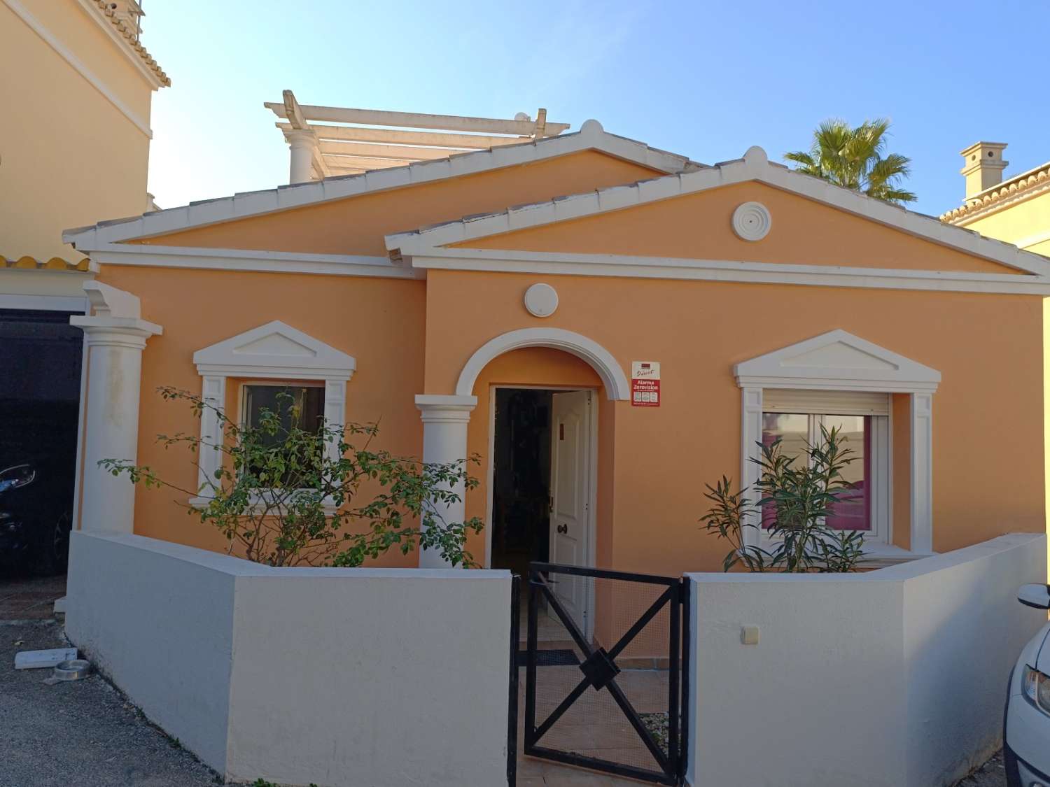 Stadthaus mit Gemeinschaftspool, Garage und Garten in Calpe (Costa Blanca)