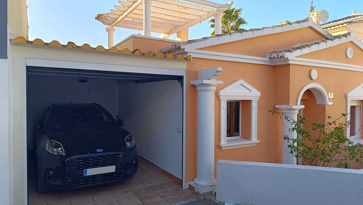 Stadthaus mit Gemeinschaftspool, Garage und Garten in Calpe (Costa Blanca)