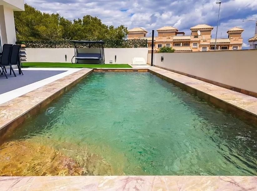 Villa en venta en Orihuela Costa