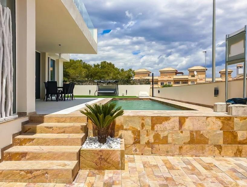 Villa en venta en Orihuela Costa